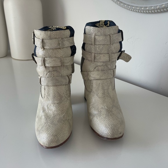 White Free Bird Boots - Picture 3 of 3